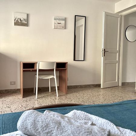 Lorenzo'S House Catania City Centre - Comfortable Large Apartment With 2 Bedrooms And 2 Baths, Close To Trains, Metro And Bus Station 外观 照片