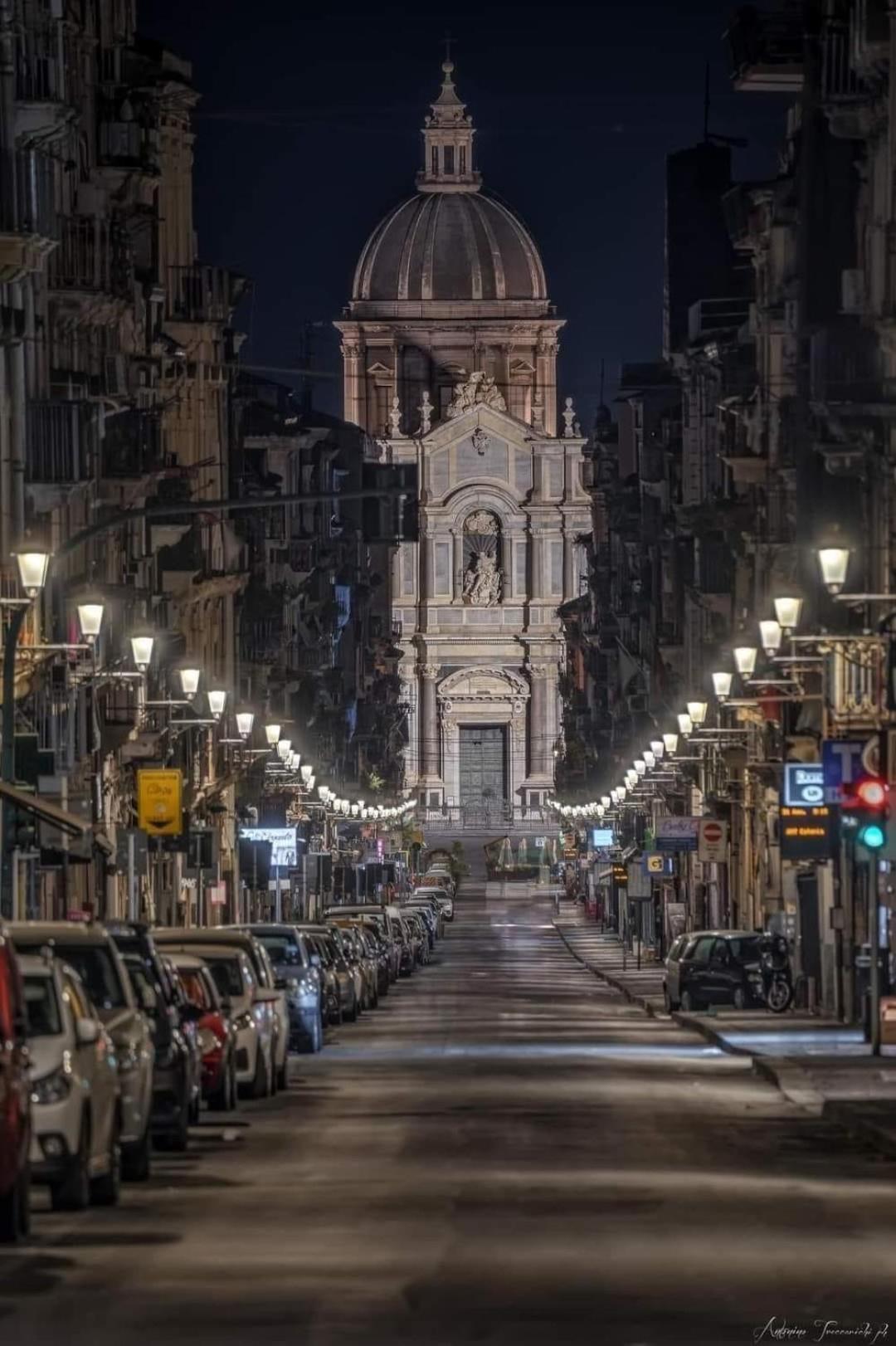 Lorenzo'S House Catania City Centre - Comfortable Large Apartment With 2 Bedrooms And 2 Baths, Close To Trains, Metro And Bus Station 外观 照片