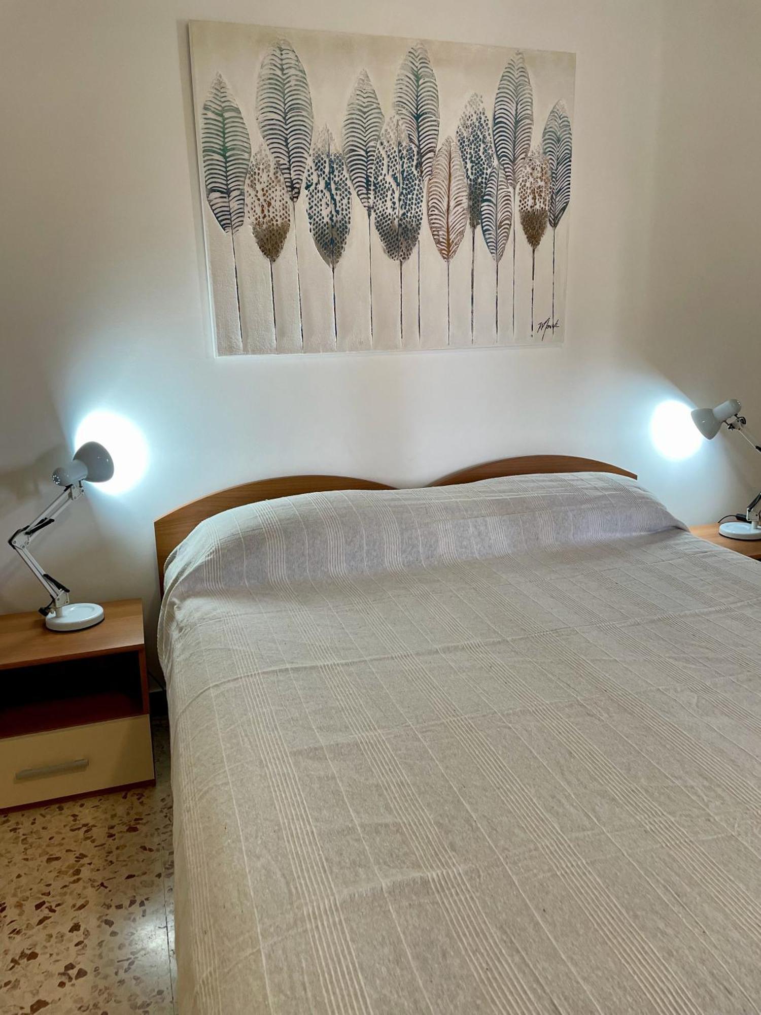 Lorenzo'S House Catania City Centre - Comfortable Large Apartment With 2 Bedrooms And 2 Baths, Close To Trains, Metro And Bus Station 外观 照片